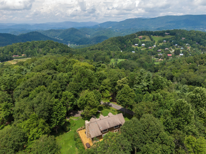 Interior 3, Mountaintop at Yonahlossee Saddle Club, Watauga