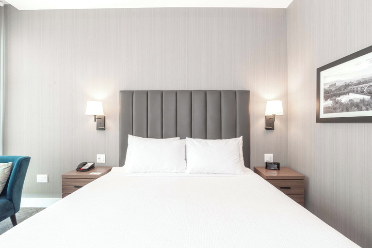 Bedroom 3, Sandman Signature Saskatoon South Hotel, Division No. 11