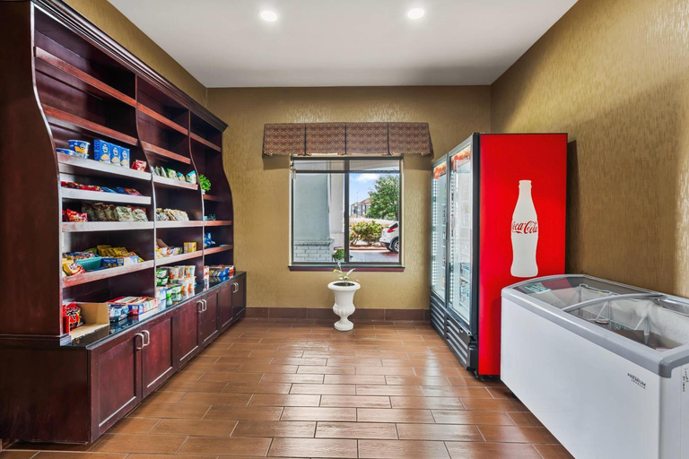 Food & Drinks 5, Comfort Suites Lake Worth, Fort Worth