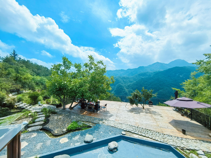 Outdoor dining 2, Shanyunjian Hotel Co. Ltd., Shiyan