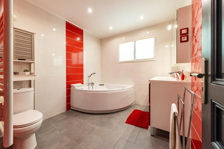 Bathroom 3, Le Jardin D'eau, Dordogne