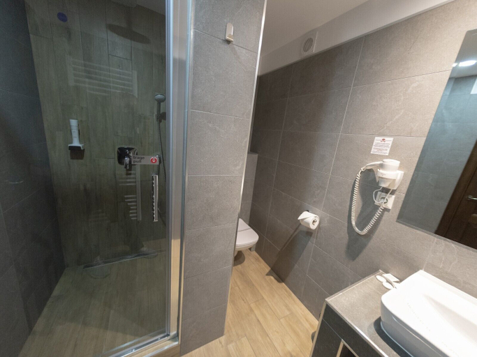 Bathroom 5, Hotel Regal, Brasov