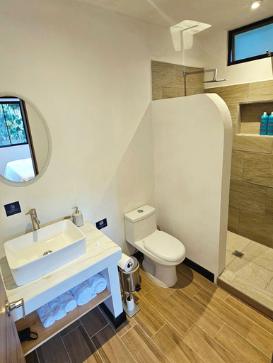 Bathroom 3, Principitos Universe, San Juan La Laguna
