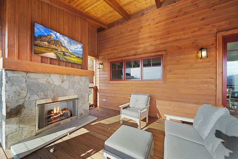 Interior 2, Whispering Creek at Eagles Nest, Avery