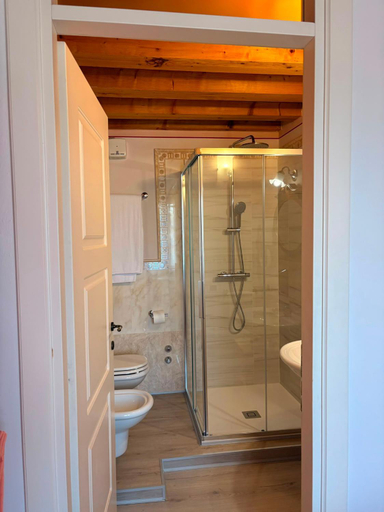 Bathroom 5, Villa Bongiovanni, Verona