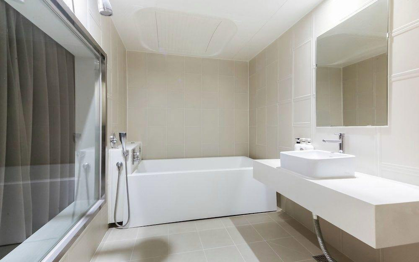 Bathroom 5, Ulsan Seongnamdong Hue, Jung