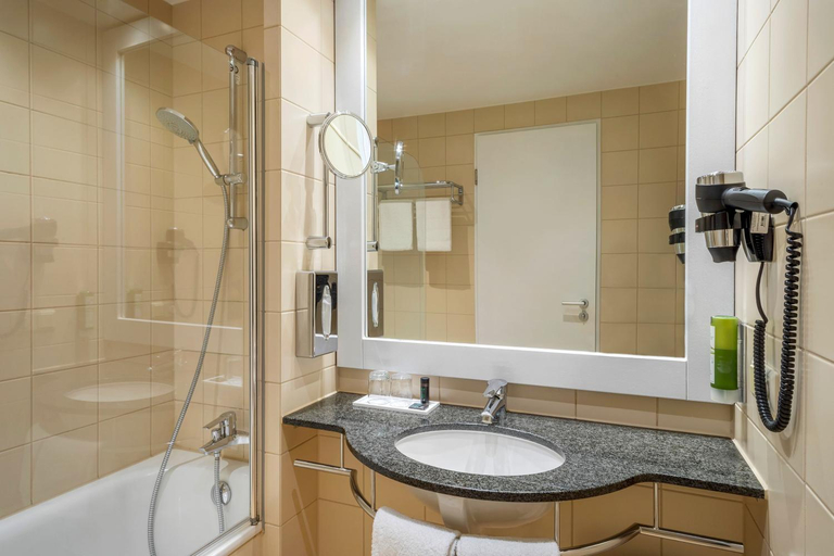 Bathroom 2, Hotel Frankfurt Messe Affiliated by Melia, Frankfurt am Main