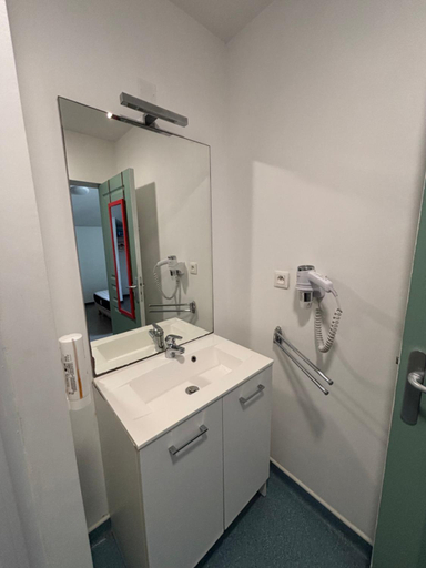 Bathroom 4, Hotel de la Gare, Landes