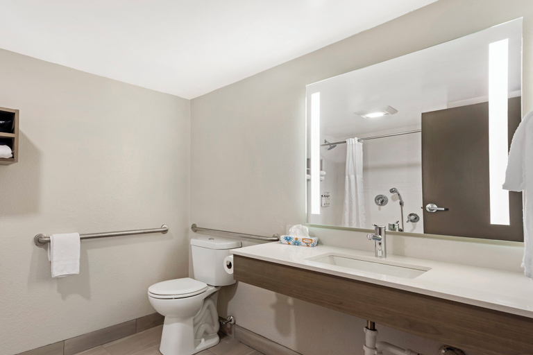 Bathroom 4, Holiday Inn Express Hyannis Cape Cod by IHG, Barnstable