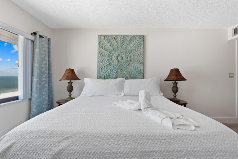 Bedroom 2, Island Winds 1003, Lee