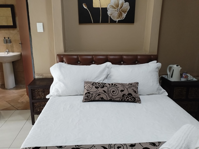 Room 5, Ditsaleng Guest House, Sedibeng