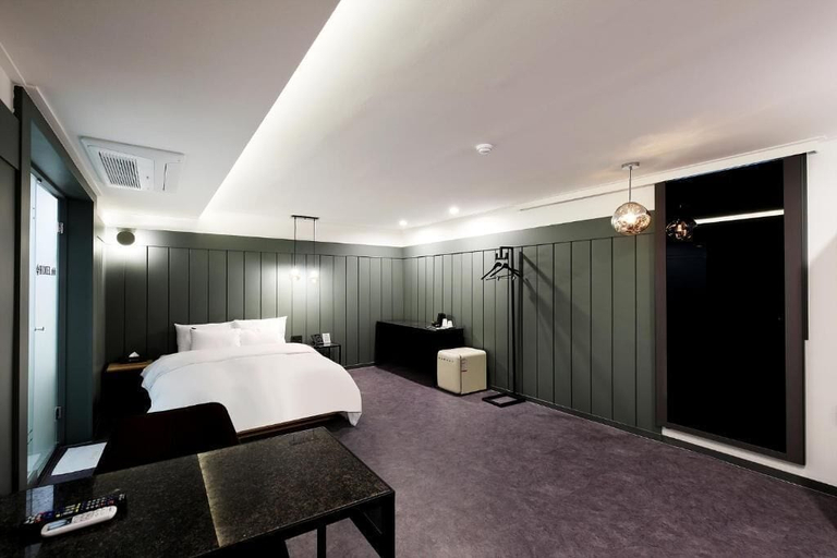 Bedroom 4, Hotel 166, Suwon