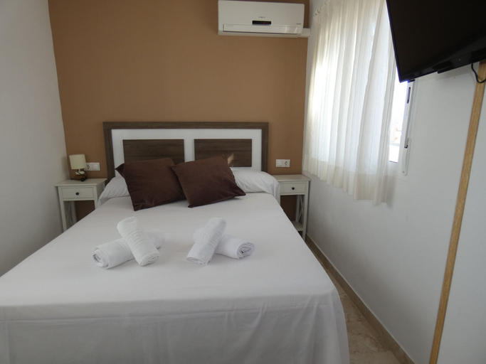 Room 2, Ca550 in Oliva With 3 Bedrooms and 2 Bathrooms, Valencia