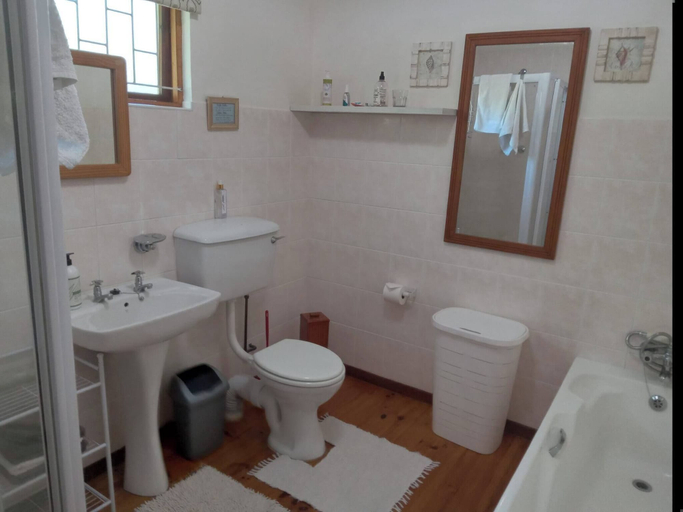 Bathroom 2, Jean's Nest - Your Home Away From Home, Eden