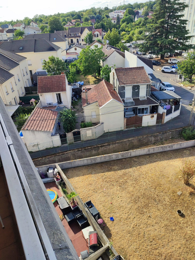 Exterior 4, Chambre proche tram et metro, Seine-Saint-Denis