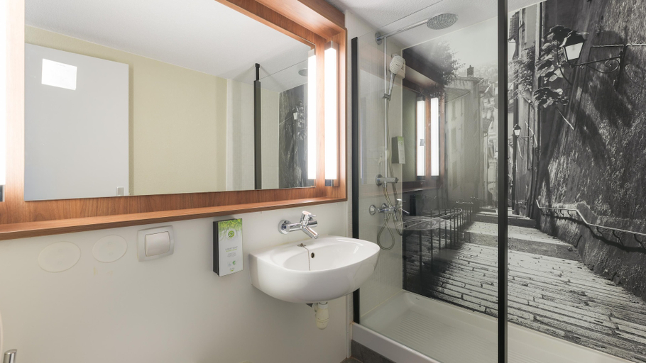 Bathroom 4, Campanile NATURE - Lyon Airport, Rhône