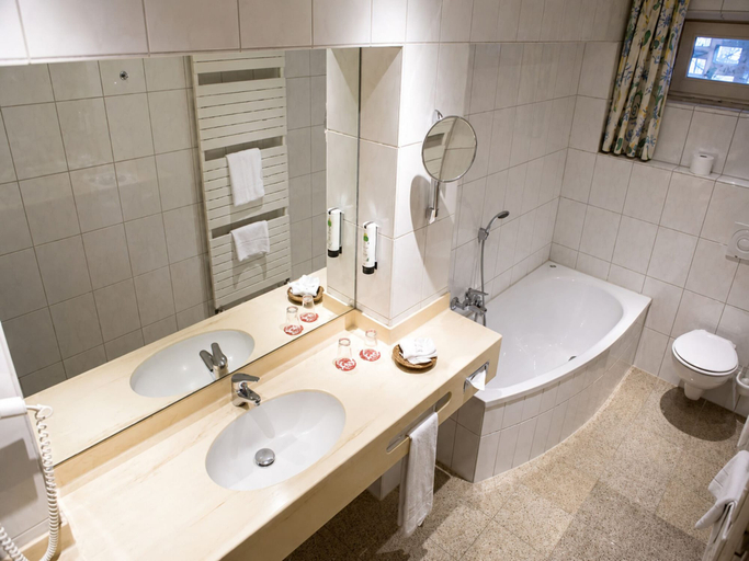 Bathroom 5, Wolfsburg Sandkamp Hotel by Belvilla, Wolfsburg