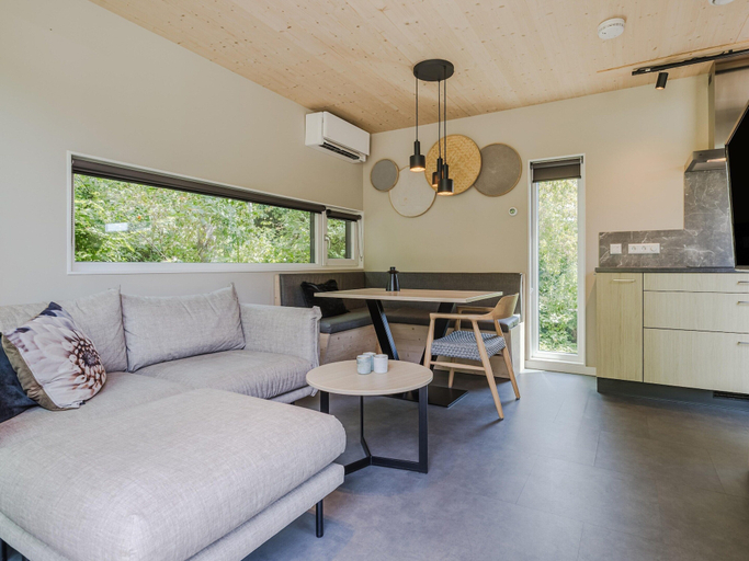 Others 2, Cozy Lodge Near the Beach, Noord-Beveland