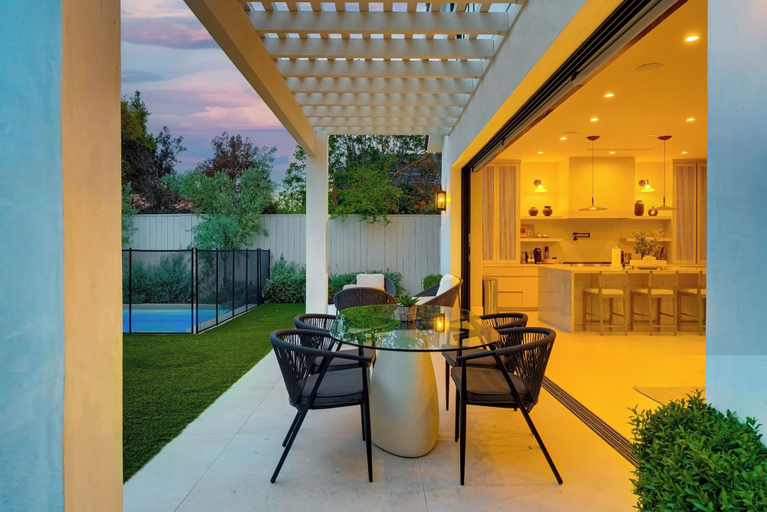 Food & Drinks, Villa Camellia, Los Angeles
