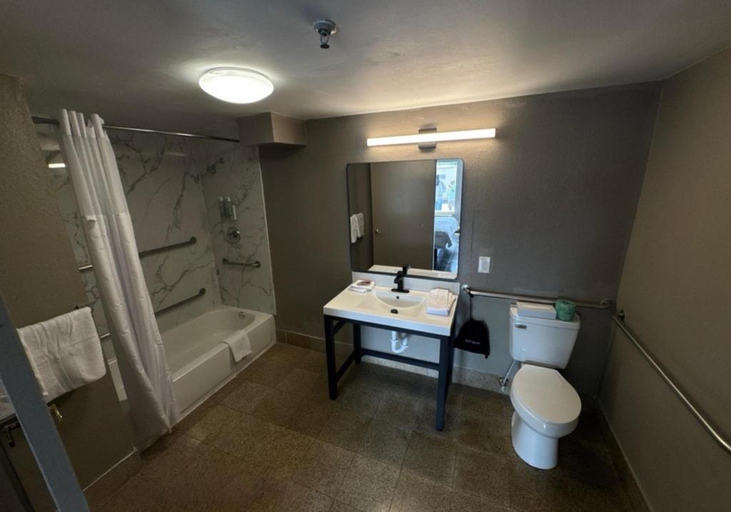 Bathroom 4, SureStay by Best Western Atlanta Northeast, Atlanta