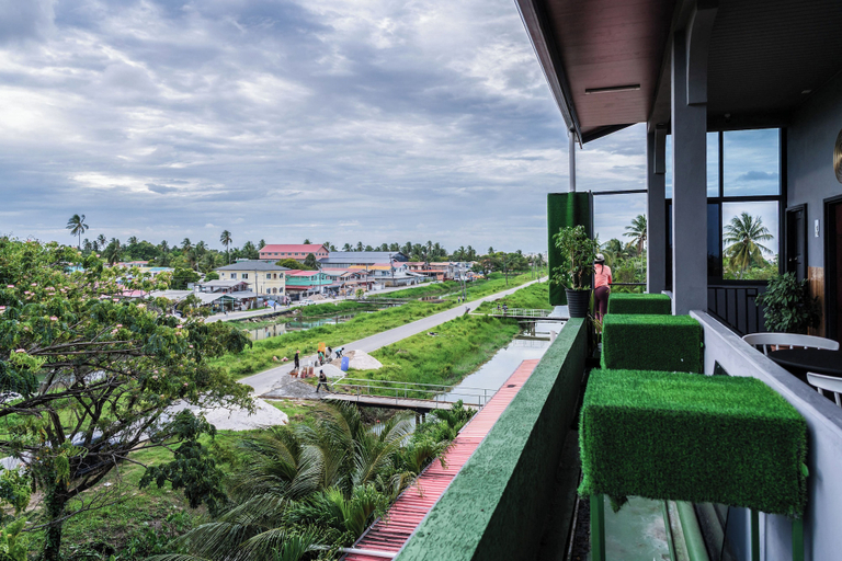Balcony 3, Shelbees Suites, Cornelia Ida / Stewartville
