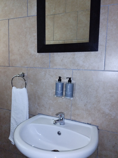 Bathroom, Ditsaleng Guest House, Sedibeng