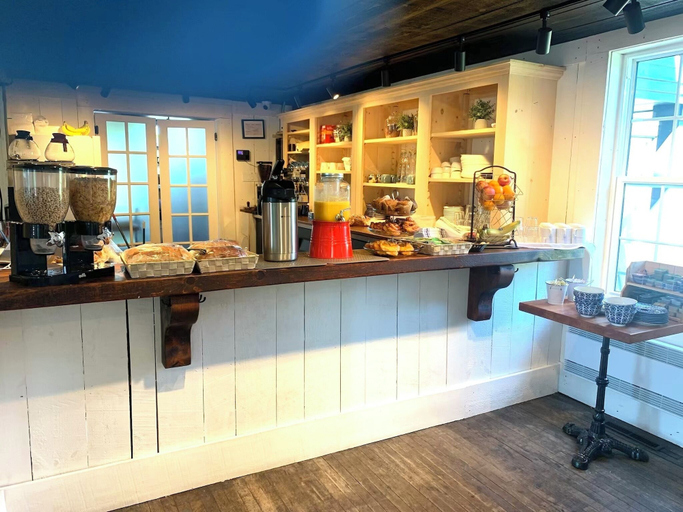 Food & Drinks 5, Le Chateau du Lac, Memphrémagog