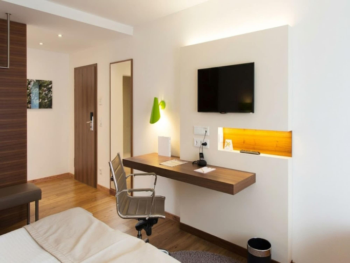 Bedroom 4, Wolfsburg Sandkamp Hotel by Belvilla, Wolfsburg