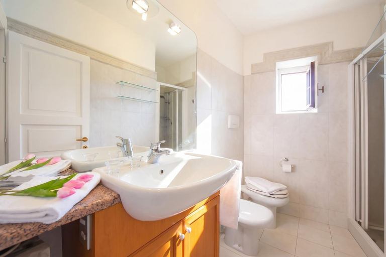 Bathroom 3, Villa Patricia, Como
