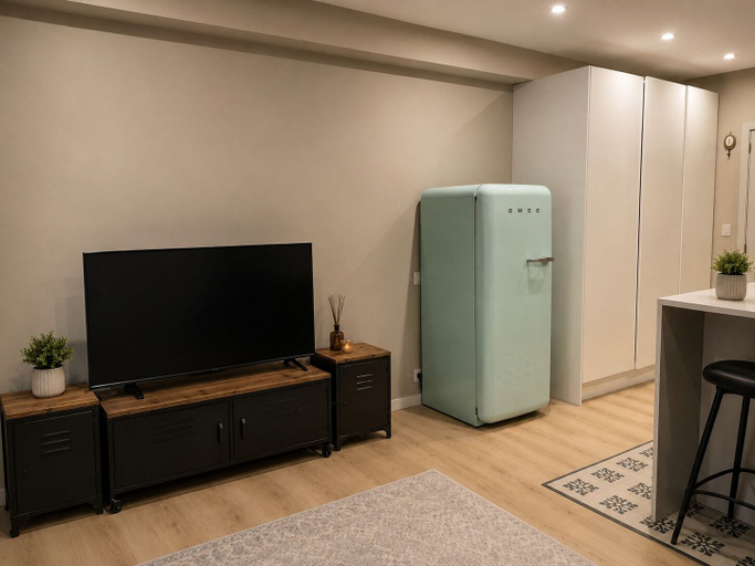 Room 2, Yamila, Barcelona