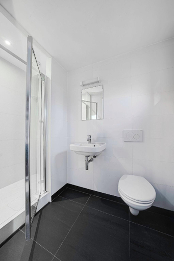 Bathroom 5, St Christopher's Amsterdam - The Winston, Amsterdam
