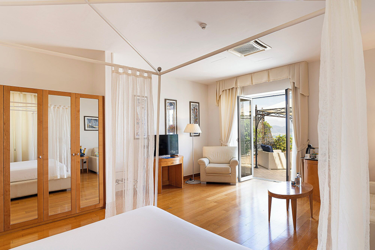 Bedroom 3, Hotel Raito, Salerno
