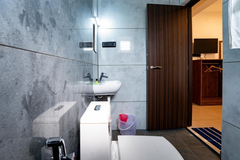 Bathroom 3, Sapphire Business Suites, Ernakulam