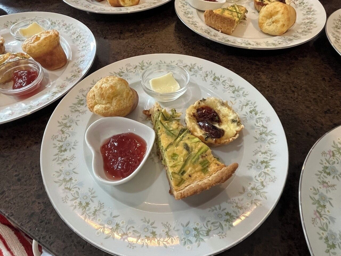 Breakfast meal 2, Bed & Breakfast on Tiffany Hill, Henderson