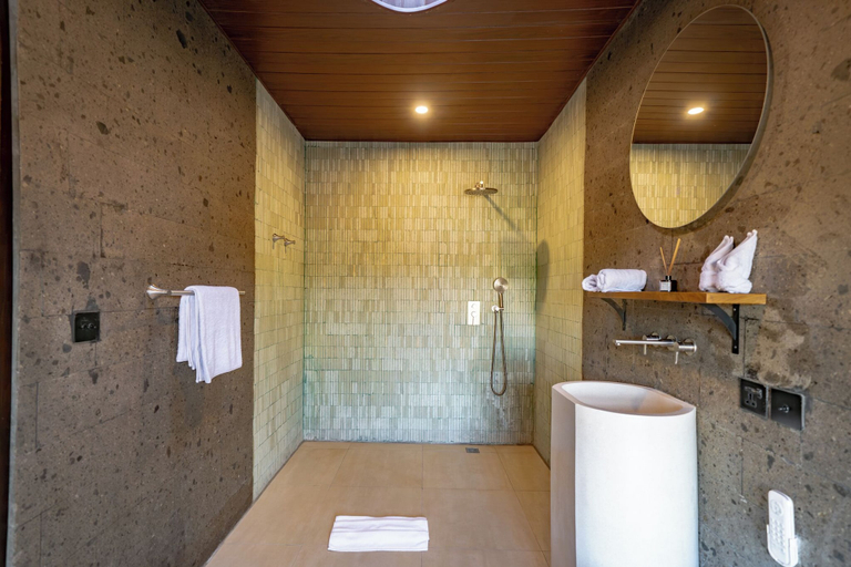 Bathroom 2, Lara Residence 1 Canggu, Badung