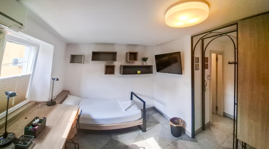 Others 2, Casa Riccobon, Koper