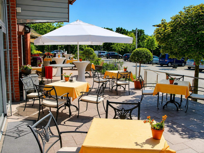 Outdoor dining 3, 3 Person Holiday Park Home in Wulfsburg, Wolfsburg
