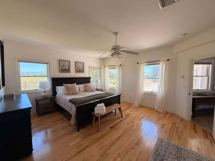 Room 5, The Gathering Place 4 Bedroom Home, Montrose