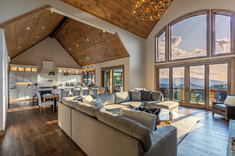 Interior 2, Up and Away at Eagles Nest, Avery
