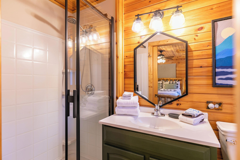 Bathroom 3, Riverbend Retreat, Ashe