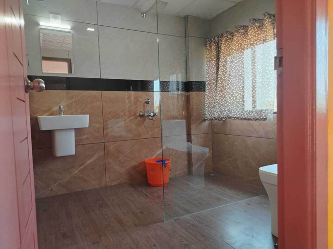 Bathroom 3, Ocean Queen Palace Hotel, Thiruvananthapuram