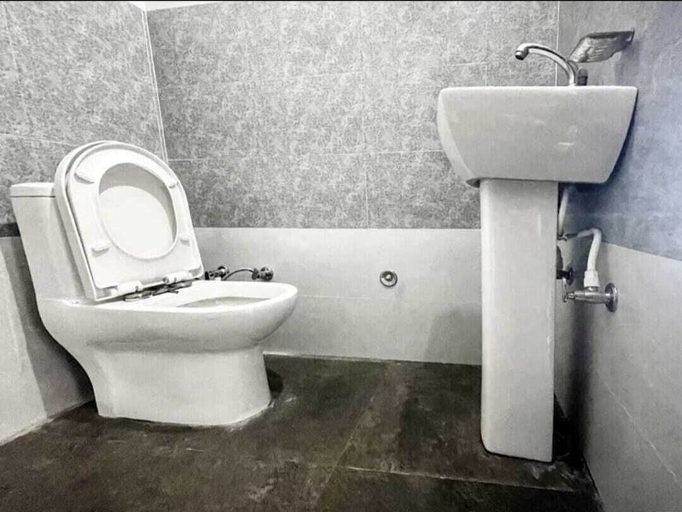 Bathroom, The Snowdrop Chakrata, Dehradun