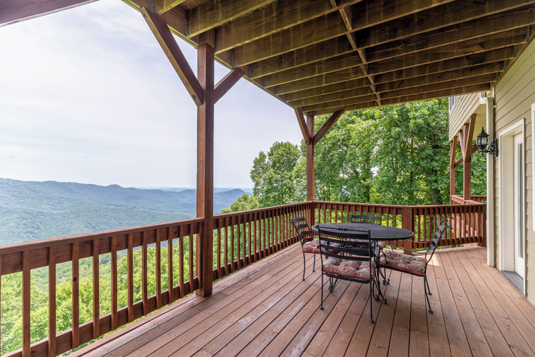 Interior 3, Hangin' Out - Stunning Mountain Views, Garage, Jacuzzi Tub, Watauga