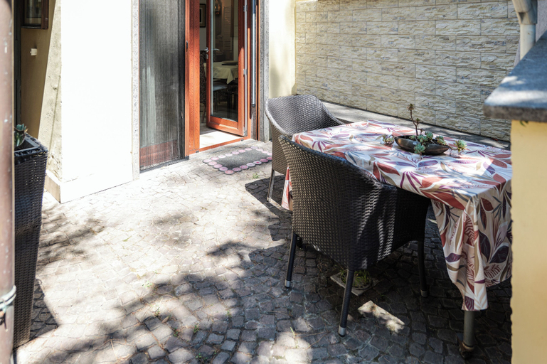 Outdoor dining, Appartamento in Villa con giardino, Rome