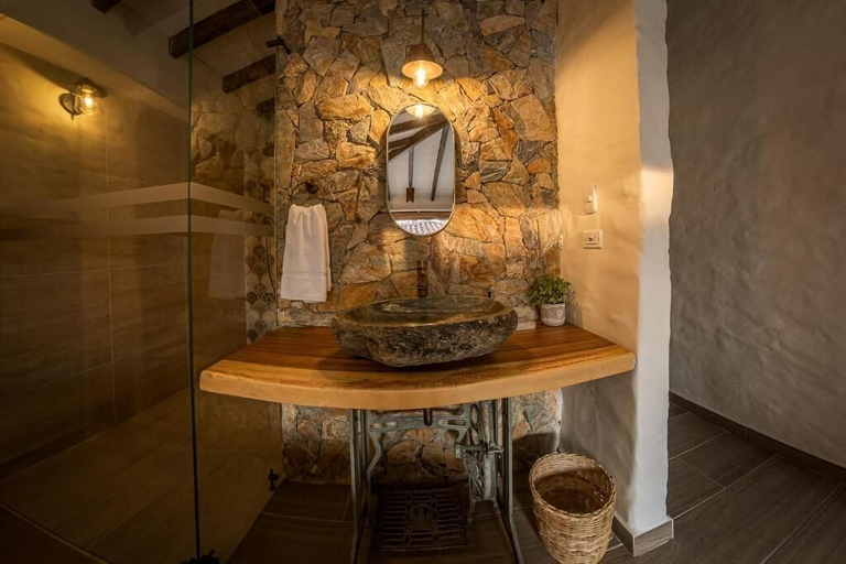 Bathroom 3, Petra Santa Hotel Boutique, Pereira