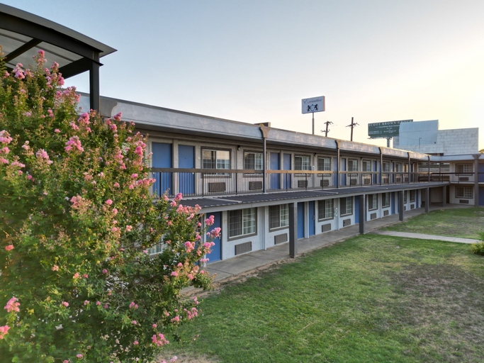Exterior & Views, Texas Inn & Suites-Denton, Denton