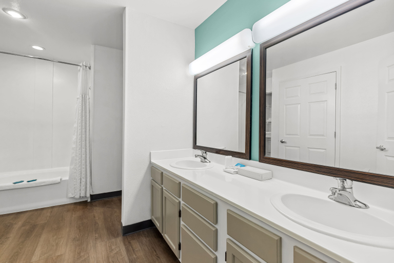 Bathroom 4, MainStay Suites Las Vegas Flamingo, Clark