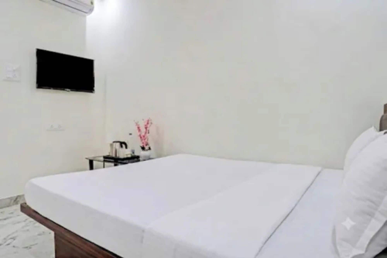 Room 5, Fabhotel Nutan Lodging, Pune
