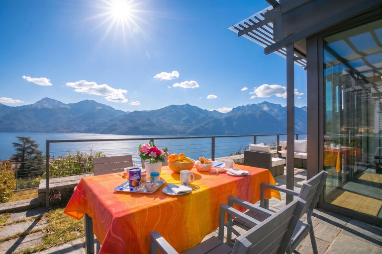 Food & Drinks, Penthouse-LakeView-AC-PrivateGarden, Como