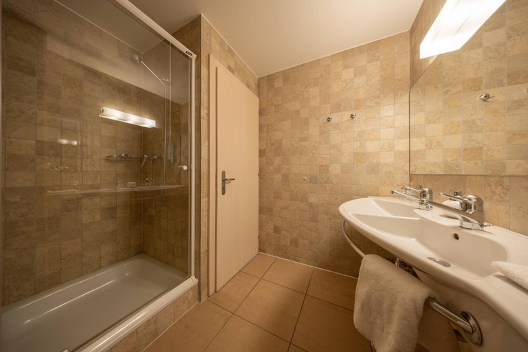 Bathroom 3, Les Chouettes 21, Conthey